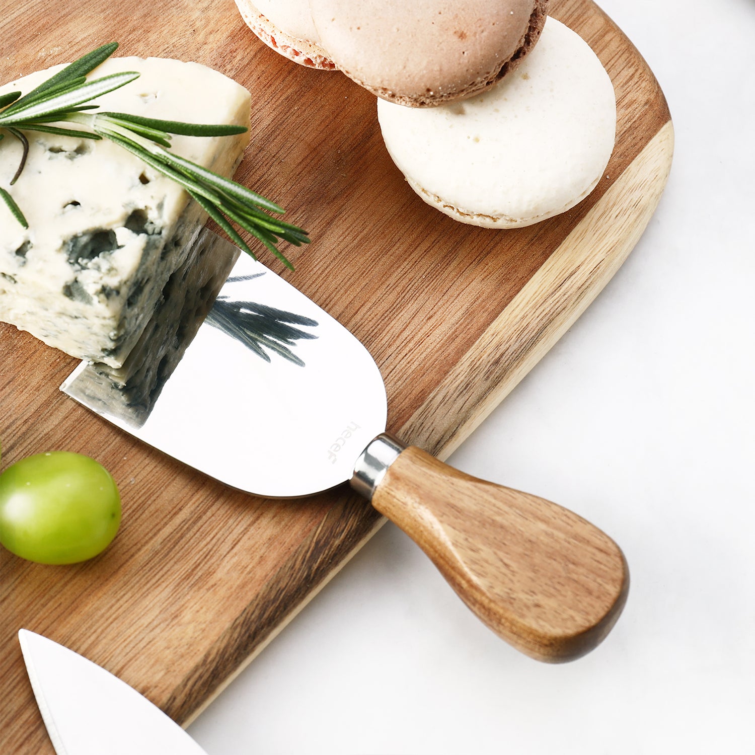 Hecef 2-3 Person Bigger Cheese Board Gift set of 4, a Bigger Acacia Wo –  Hecef Kitchen